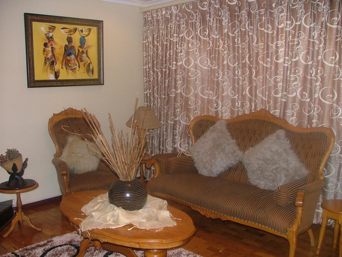 Mbalentle Guesthouse Bishop Lavis Esterno foto