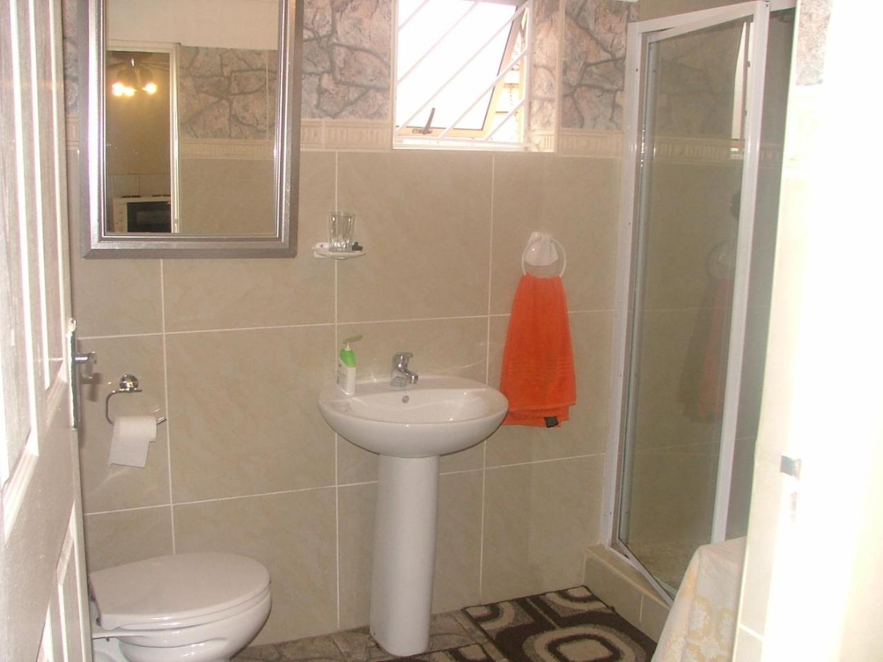 Mbalentle Guesthouse Bishop Lavis Esterno foto