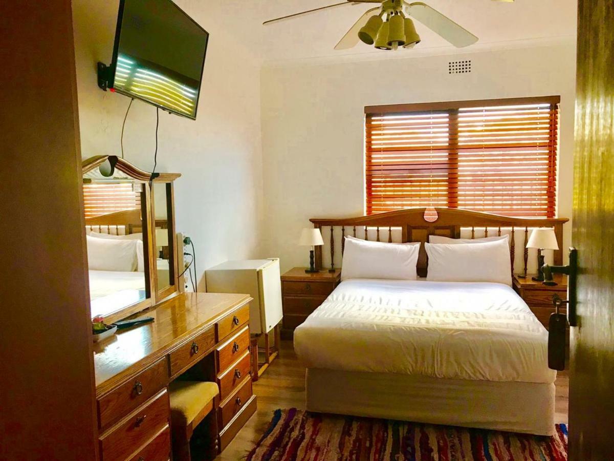 Mbalentle Guesthouse Bishop Lavis Esterno foto